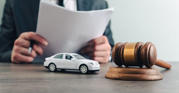 How to Choose the Right Car Accident Lawyer: Key Questions to Ask Before&nbsp;Hiring